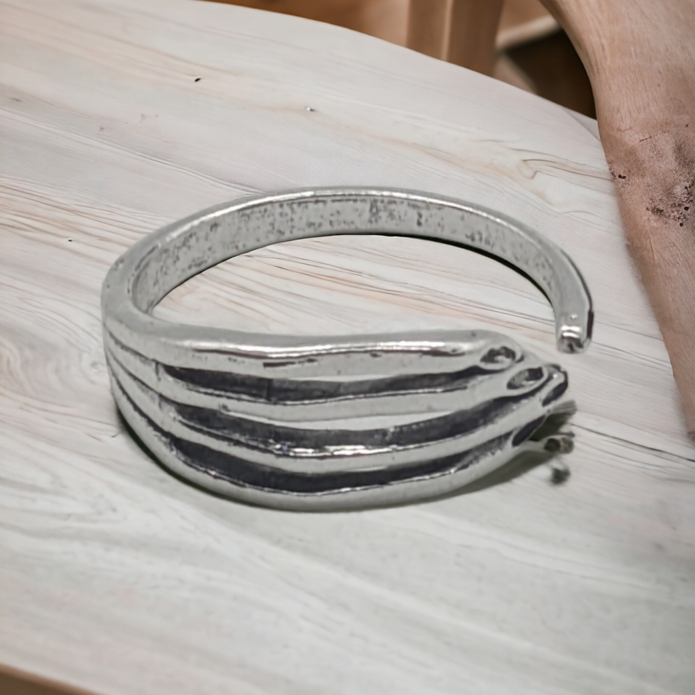 Adjustable feather ring